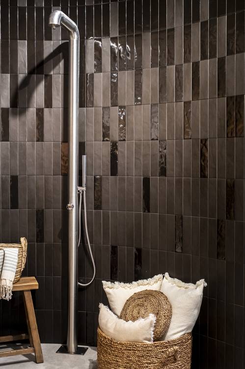 Imagen de ambiente , realizada con baldosas de la colección: GLIM – NEGRO