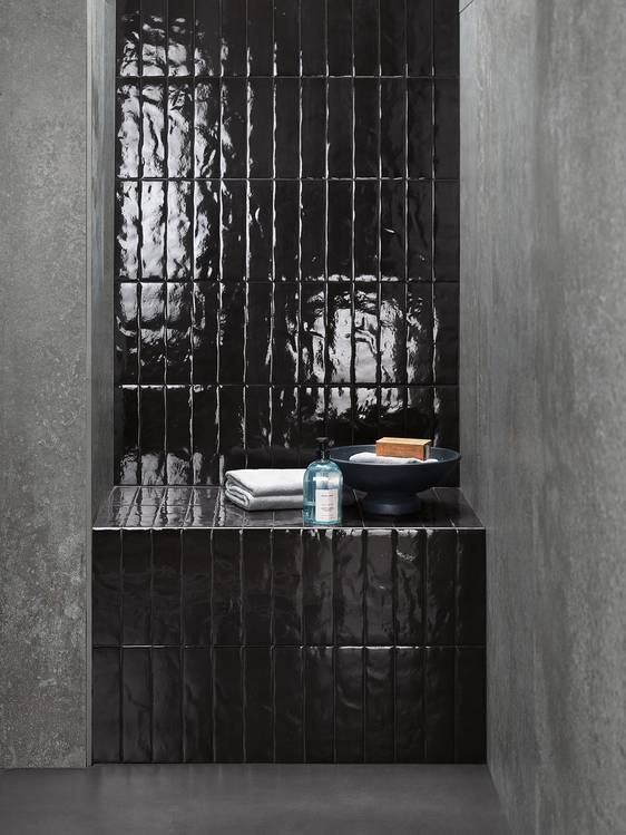 Imagen de ambiente Baño, realizada con baldosas de la colección: GLIM – NEGRO