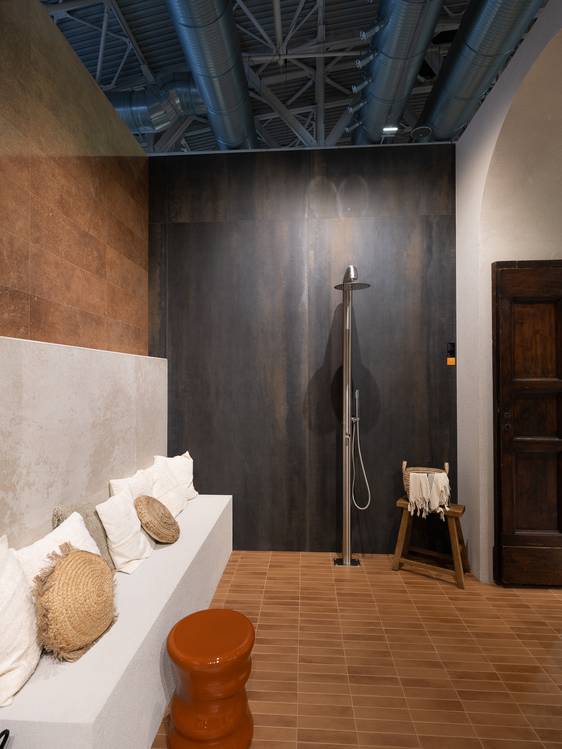 Imagen de ambiente , realizada con baldosas de la colección: OXIDE – NEGRO