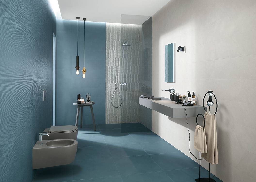 Imagen de ambiente Baño, realizada con baldosas de la colección: COLOR LINE – Blu, GRIS