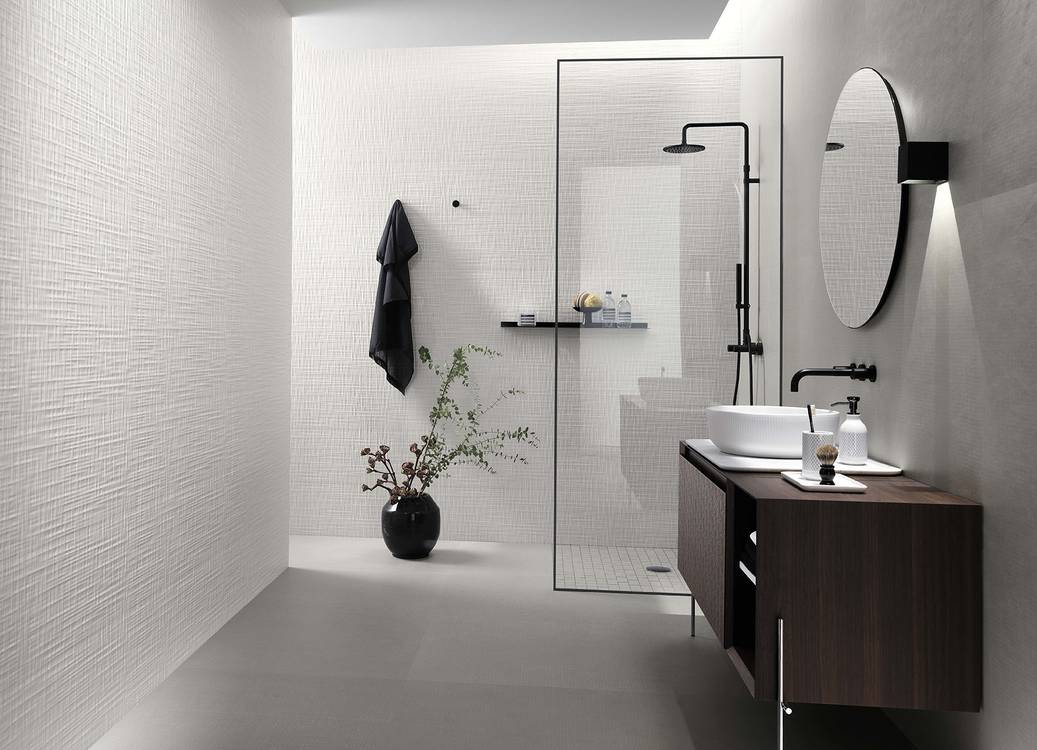 Imagen de ambiente Baño, realizada con baldosas de la colección: LUMINA 30,5X91,5 – BLANCO