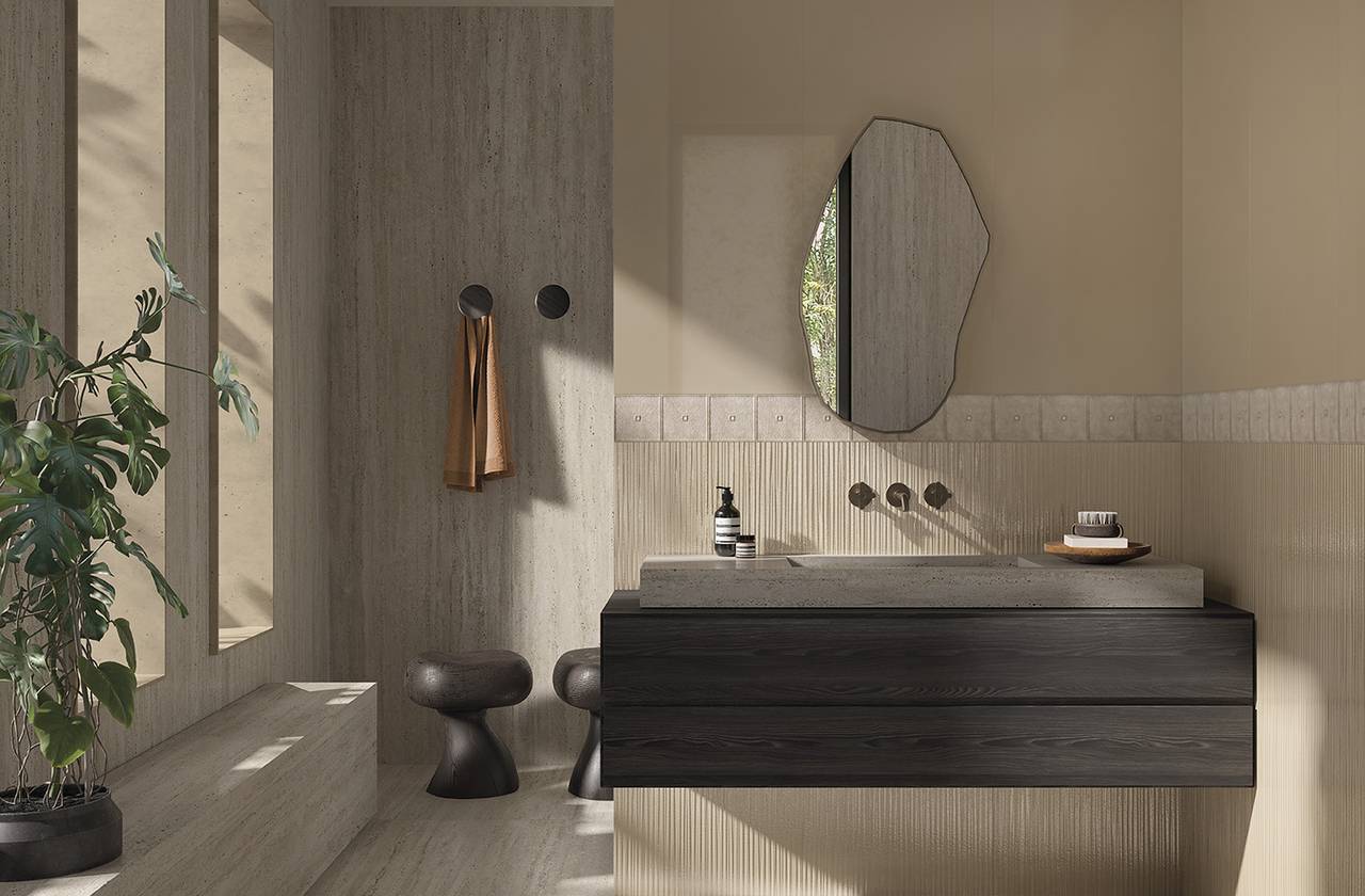 Room view Bathroom, created with tiles from the collection: MATERIA BRILLANTE – Beige, White
