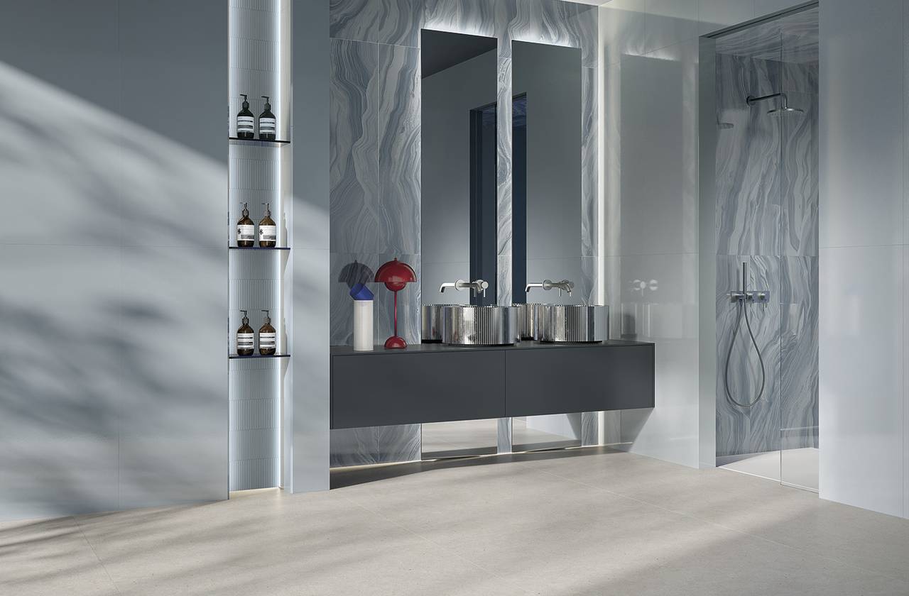 Room view Bathroom, created with tiles from the collection: MATERIA BRILLANTE – Light Blue, White