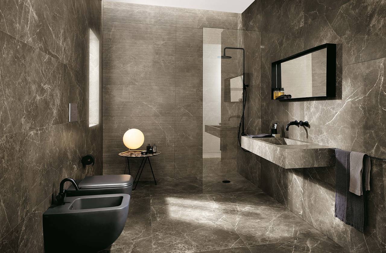 Room view Bathroom, created with tiles from the collection: ROMA – Brown
