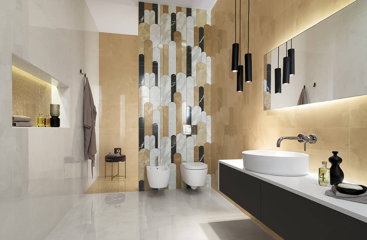 Room view Bathroom, created with tiles from the collection: ROMA GOLD – White, Beige