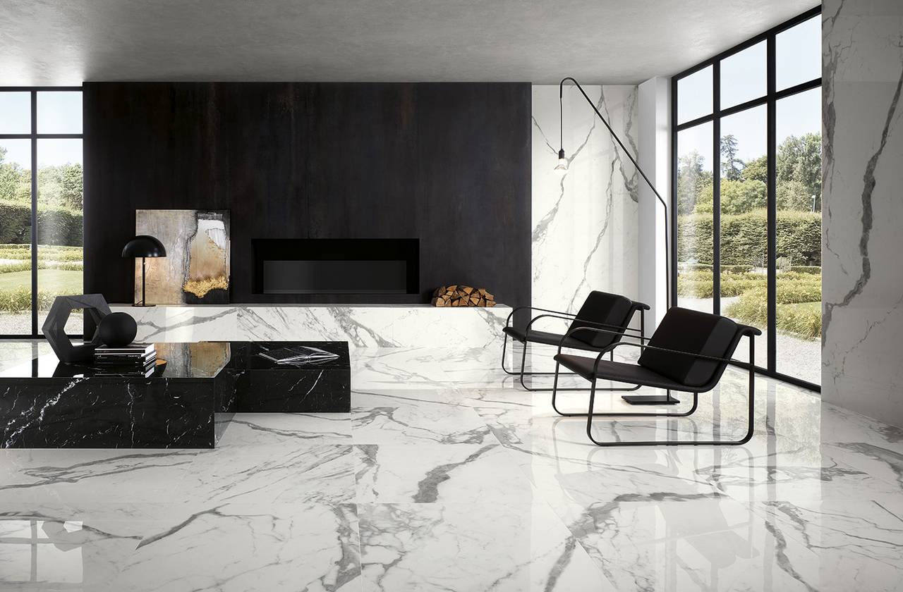 Raumabbildung Hous, gestaltet mit Fliesen aus der Kollektion: ROMA GOLD – WEISS, SCHWARZ