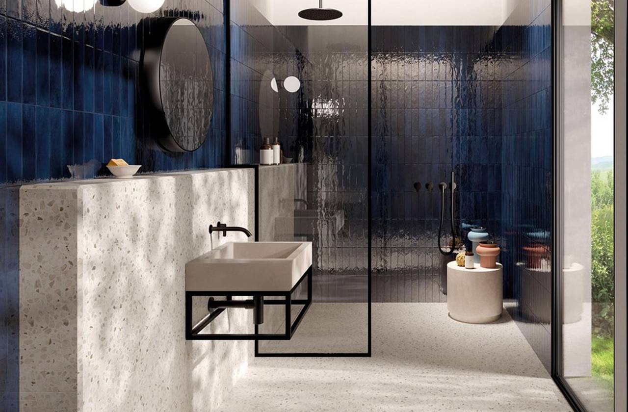 Room view Bathroom, created with tiles from the collection: GLIM – White, Blue