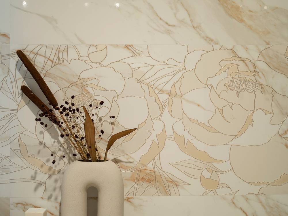 Imagen de ambiente , realizada con baldosas de la colección: ROMA GOLD – BLANCO