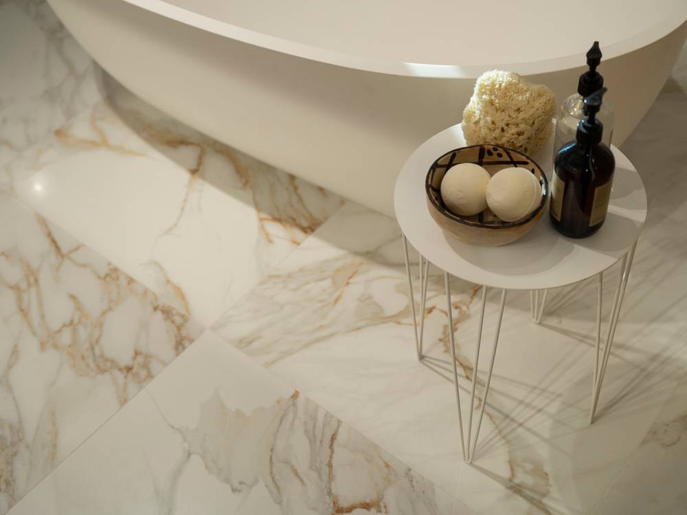 Imagen de ambiente , realizada con baldosas de la colección: ROMA GOLD – 