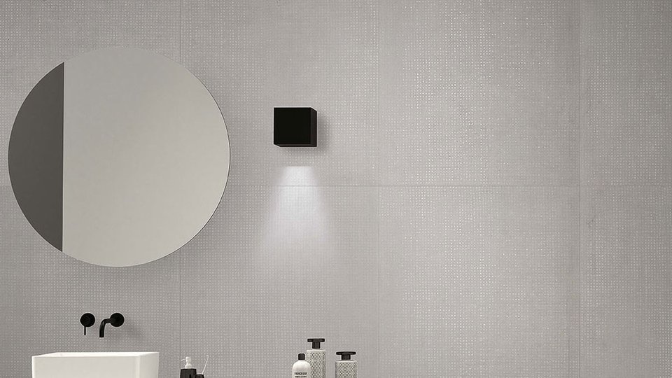 Bath in Black & White