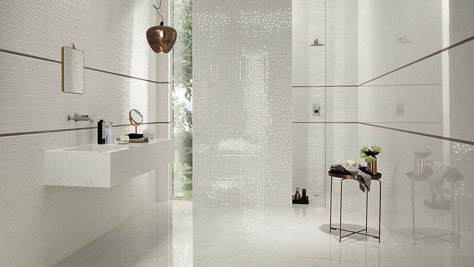 Bathroom furnishing: advantages of the large size