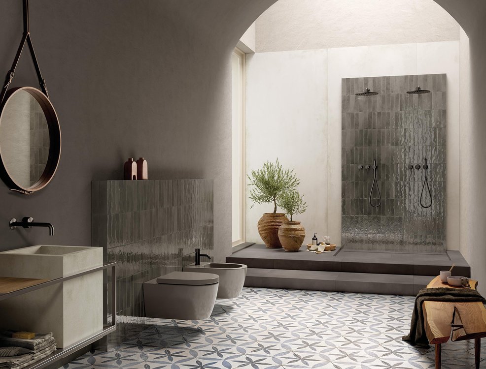 Imagen de ambiente Baño, realizada con baldosas de la colección: GLIM – BLANCO, GRIS