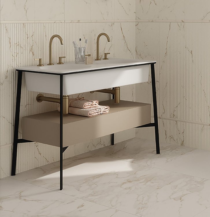 Room view , created with tiles from the collection: OLTRE IL MARMO – White