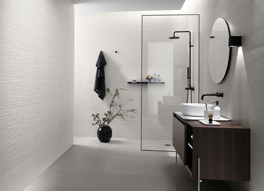 Imagen de ambiente Baño, realizada con baldosas de la colección: LUMINA 30,5X91,5 – BLANCO
