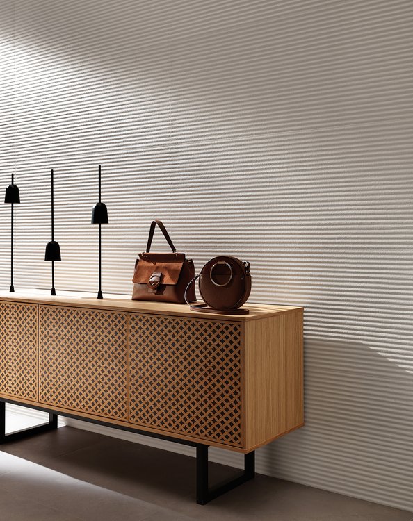 Image d'ambiance , réalisée avec des carreaux de la collection : LUMINA SAND ART – Blanc, Gris