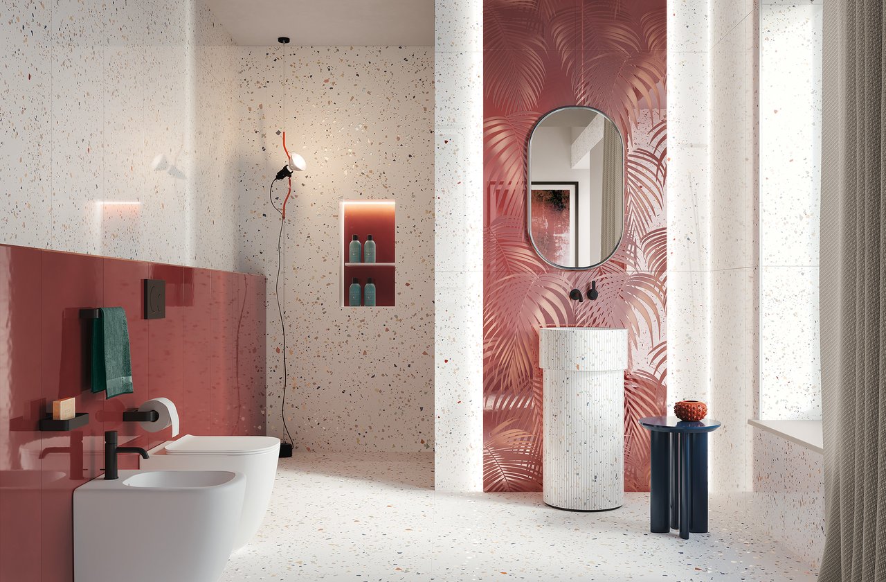 Image d'ambiance Salle de bain, réalisée avec des carreaux de la collection : MATERIA BRILLANTE – Blanc, Rouge-Rose MATERIA BRILLANTE