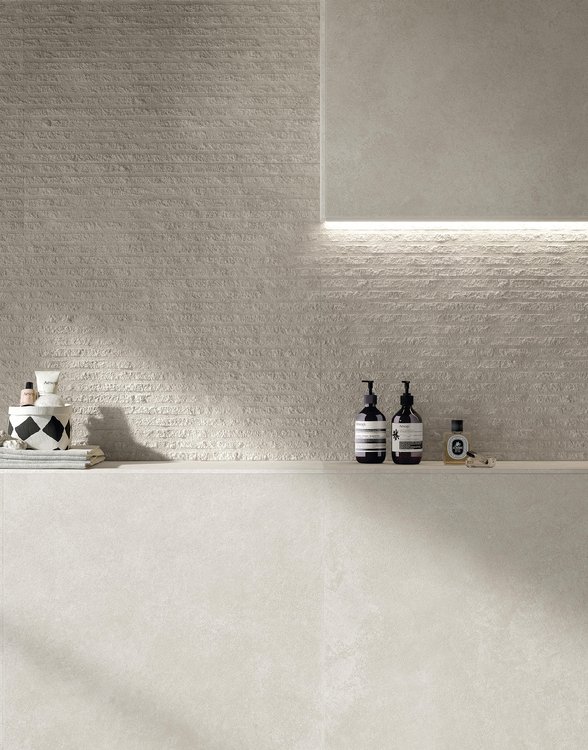 Image d'ambiance Salle de bain, réalisée avec des carreaux de la collection : NOBU – Beige, Blanc