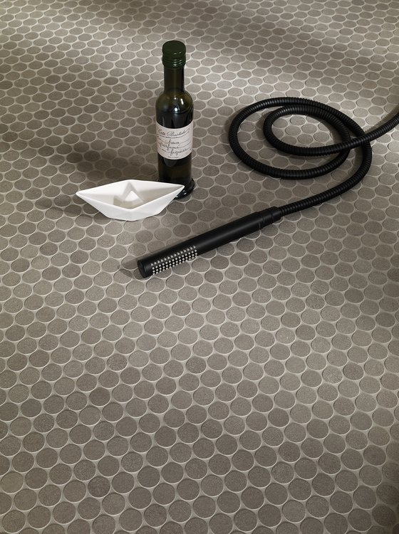 Imagen de ambiente , realizada con baldosas de la colección: SUMMER – GRIS